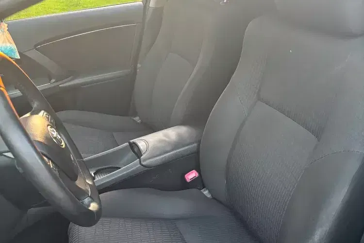 Toyota Avensis zdjęcie 7