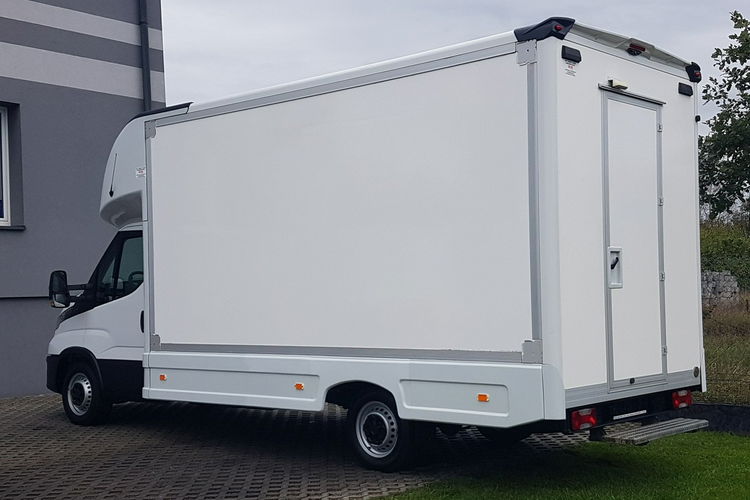 Iveco Daily KONTENER NISKOPODŁOGOWY 4.43x2.23x2.42 SKLEP FOODTRUCK KAMPER KLIMA zdjęcie 3