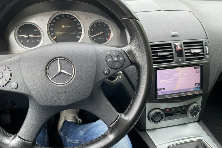 Mercedes C 180 Bardzo zadbana - 100% oryginalny przebieg zdjęcie 10