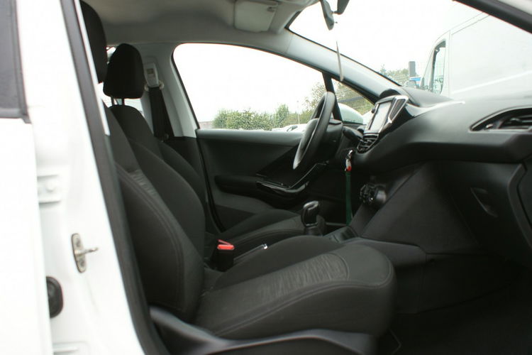 Peugeot 208 zdjęcie 12