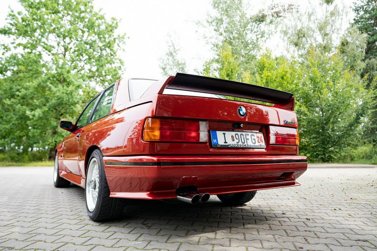 M3 BMW M3 E30 zdjęcie 17