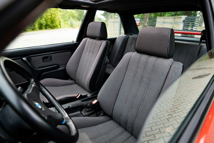 M3 BMW M3 E30 zdjęcie 30