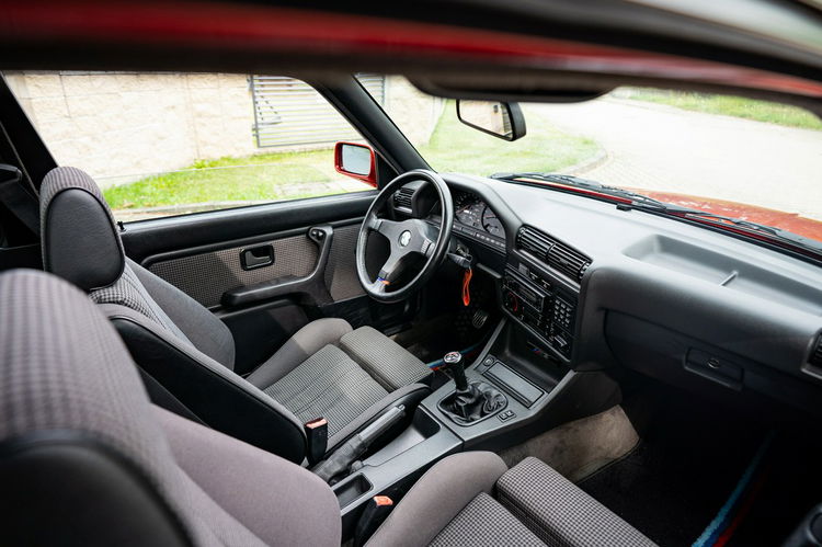 M3 BMW M3 E30 zdjęcie 31