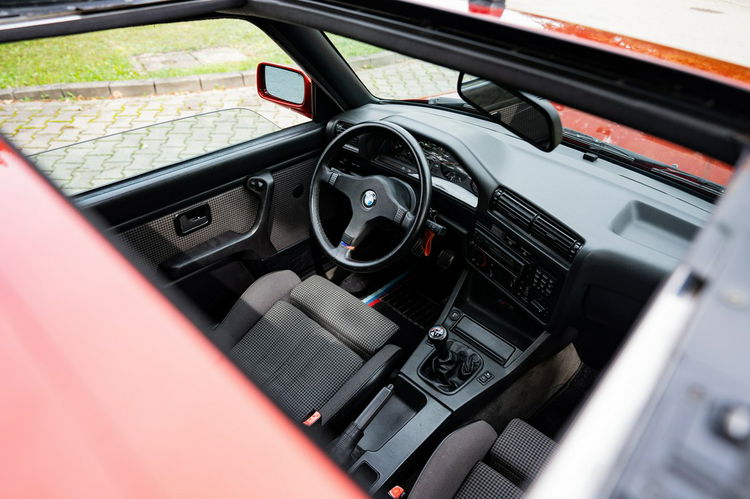 M3 BMW M3 E30 zdjęcie 34