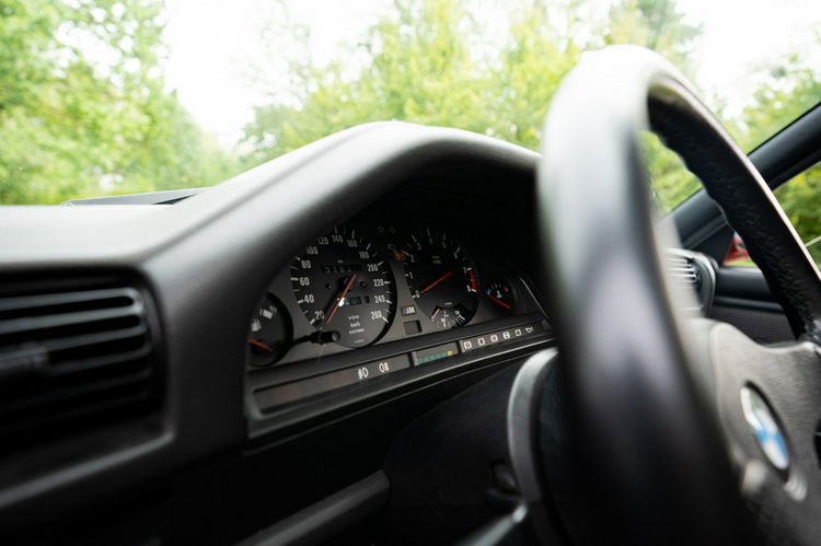 M3 BMW M3 E30 zdjęcie 37