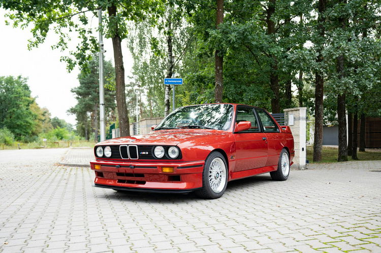 M3 BMW M3 E30 zdjęcie 4