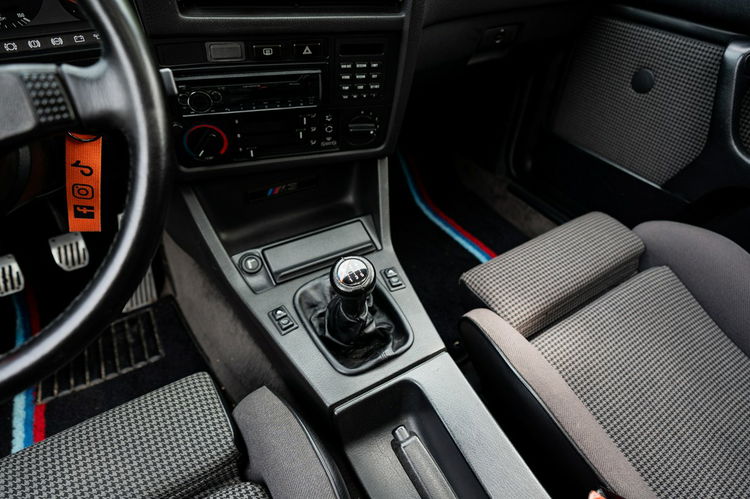 M3 BMW M3 E30 zdjęcie 40