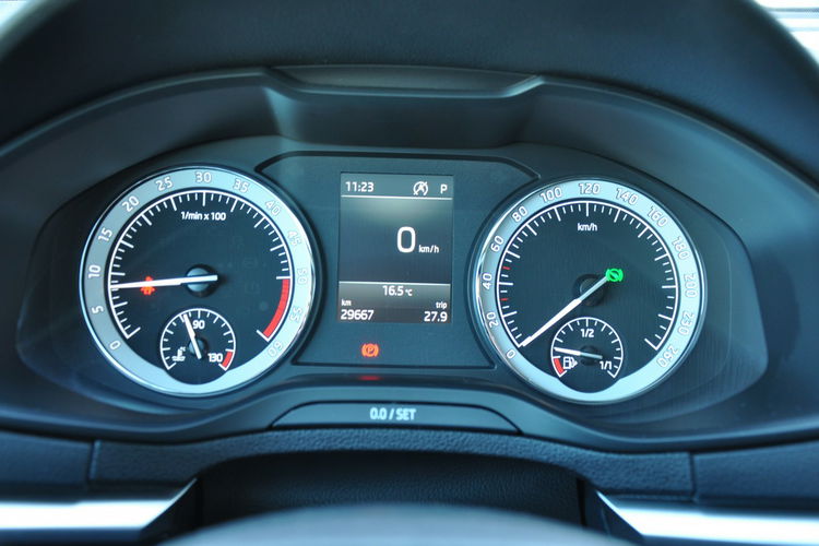 Skoda Karoq 2.0TDI 115KM DSG7 Ambition Kamera SmartLink Gwar. 11/2025 FV23% zdjęcie 9