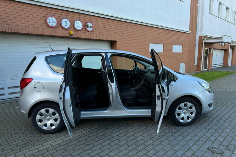 Meriva Opel Meriva 2016, 1.4 Benzyna Eco Tec, Bardzo niski przebieg 38000km zdjęcie 4