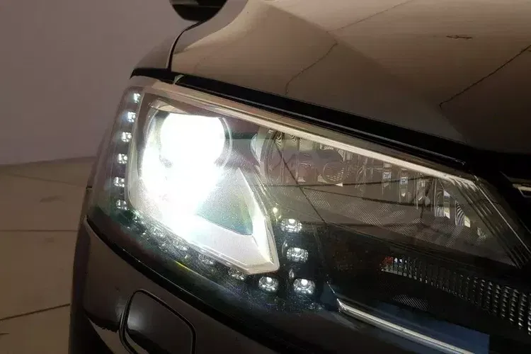 Volkswagen Jetta zdjęcie 14