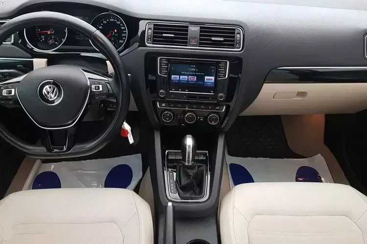 Volkswagen Jetta zdjęcie 18