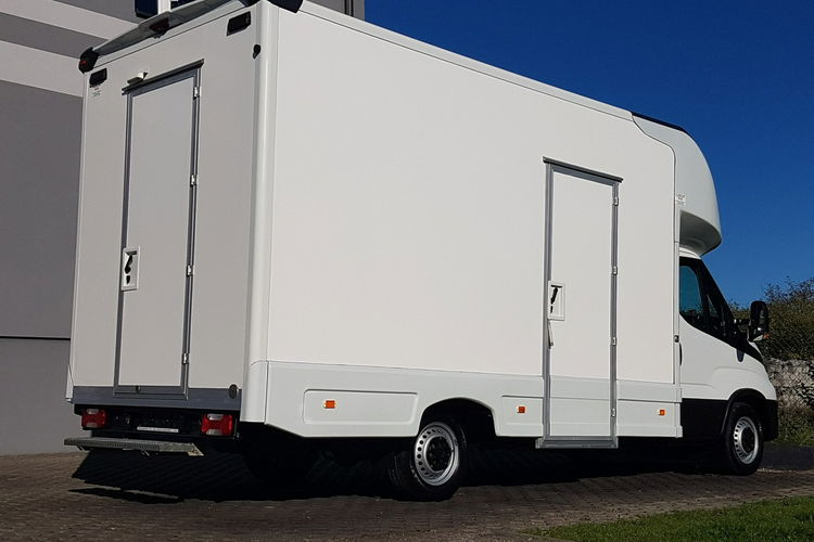 Iveco Daily KONTENER NISKOPODŁOGOWY 4.43x2.23x2.42 SKLEP FOODTRUCK KAMPER KLIMA zdjęcie 30