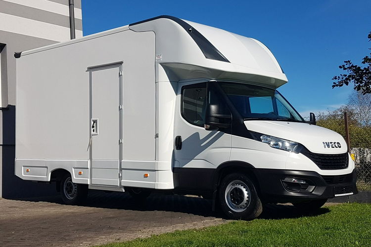 Iveco Daily KONTENER NISKOPODŁOGOWY 4.43x2.23x2.42 SKLEP FOODTRUCK KAMPER KLIMA zdjęcie 31