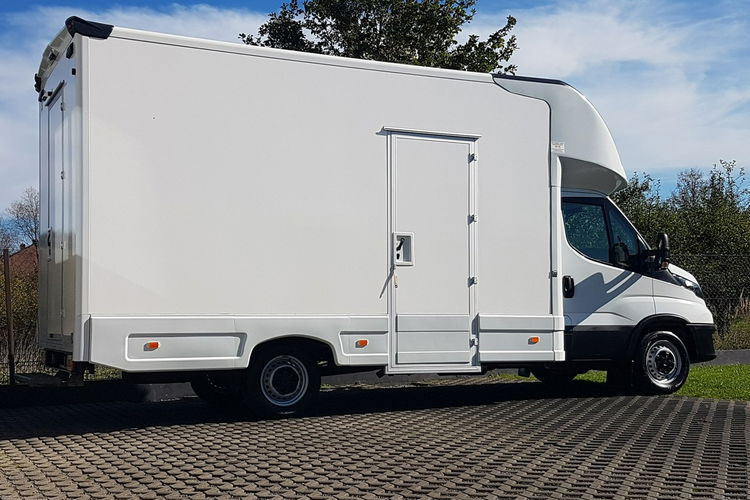 Iveco Daily KONTENER NISKOPODŁOGOWY 4.43x2.23x2.42 SKLEP FOODTRUCK KAMPER KLIMA zdjęcie 35