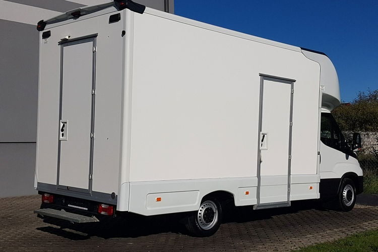 Iveco Daily KONTENER NISKOPODŁOGOWY 4.43x2.23x2.42 SKLEP FOODTRUCK KAMPER KLIMA zdjęcie 4