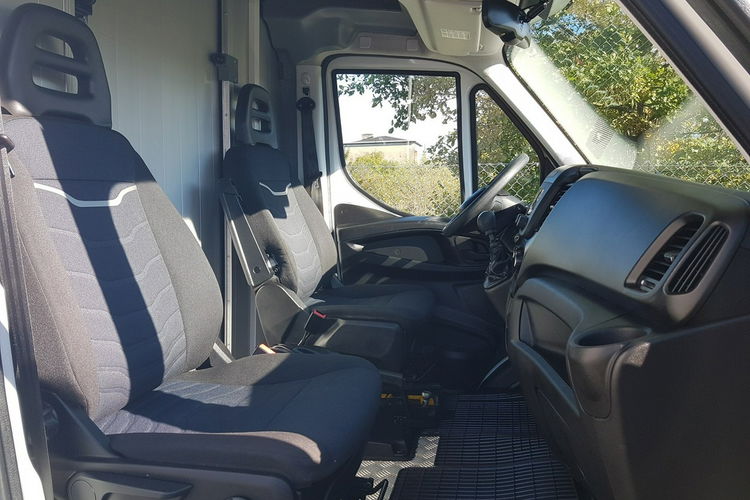 Iveco Daily KONTENER NISKOPODŁOGOWY 4.43x2.23x2.42 SKLEP FOODTRUCK KAMPER KLIMA zdjęcie 7