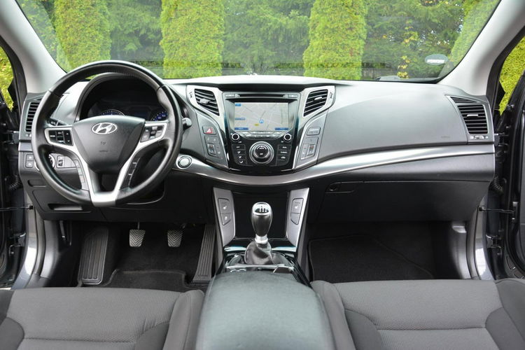 Hyundai i40 bi-Xenon Navi Kamera Infinity Klimatronic 2xParktr Keyless go Hak zdjęcie 25