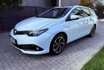 Toyota Auris 1.8 Hybryda Gwarancja Bogate Wyposażenie Zadbane 