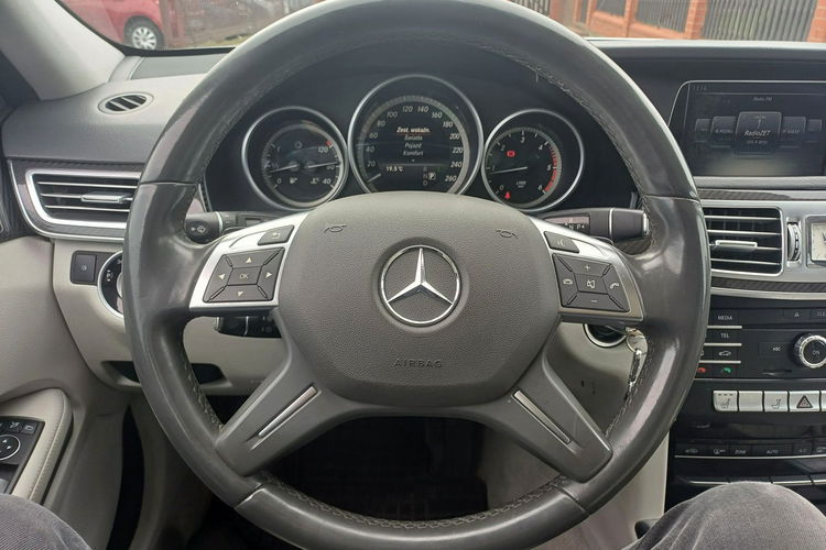 Mercedes E 220 2.2 CDI 170KM Wersja Edition E Navi Kamera 360'' 9G - biegowy automa zdjęcie 18