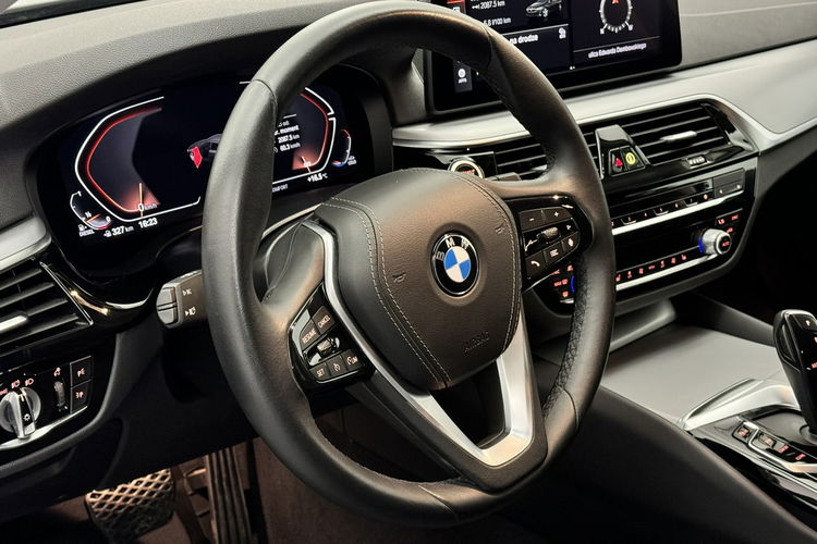 BMW 518 518d Touring Podgrzewane Fotele Kamera Relingi PDC Bezprzewodowy AA/AC zdjęcie 18