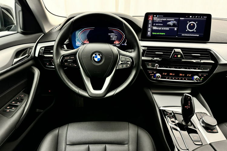 BMW 518 518d Touring Podgrzewane Fotele Kamera Relingi PDC Bezprzewodowy AA/AC zdjęcie 22