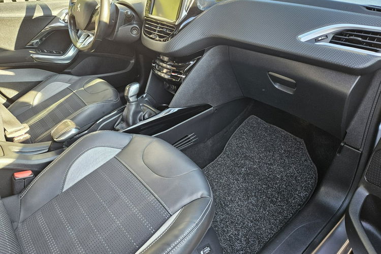 Peugeot 2008 Nawigacja / Podgrzewane fotele / Czujniki parkowania zdjęcie 18