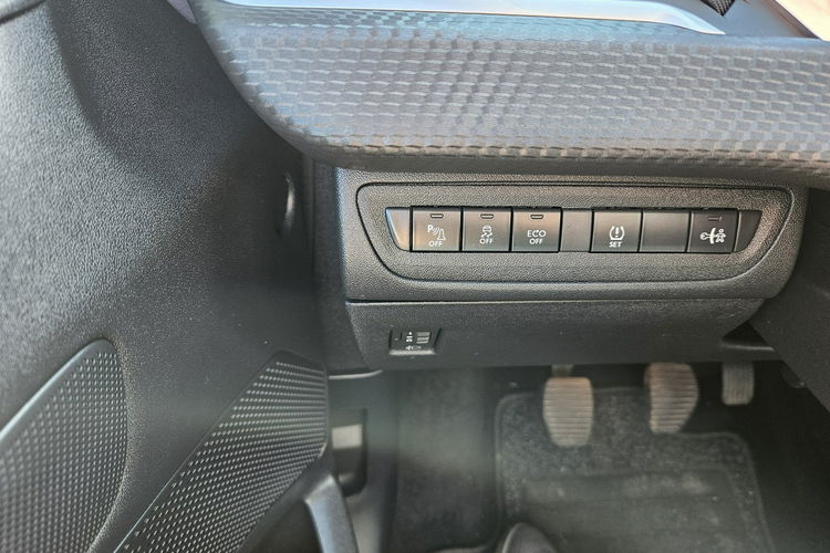 Peugeot 2008 Nawigacja / Podgrzewane fotele / Czujniki parkowania zdjęcie 8