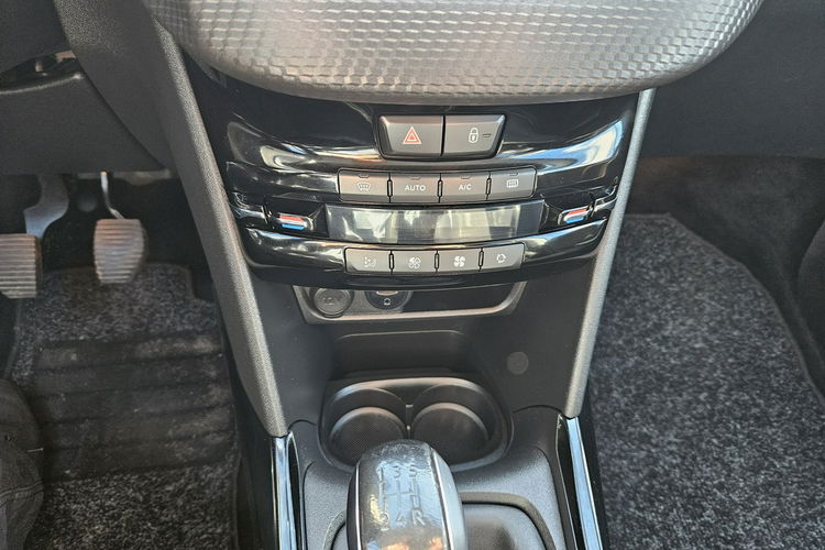 Peugeot 2008 Nawigacja / Podgrzewane fotele / Czujniki parkowania zdjęcie 9