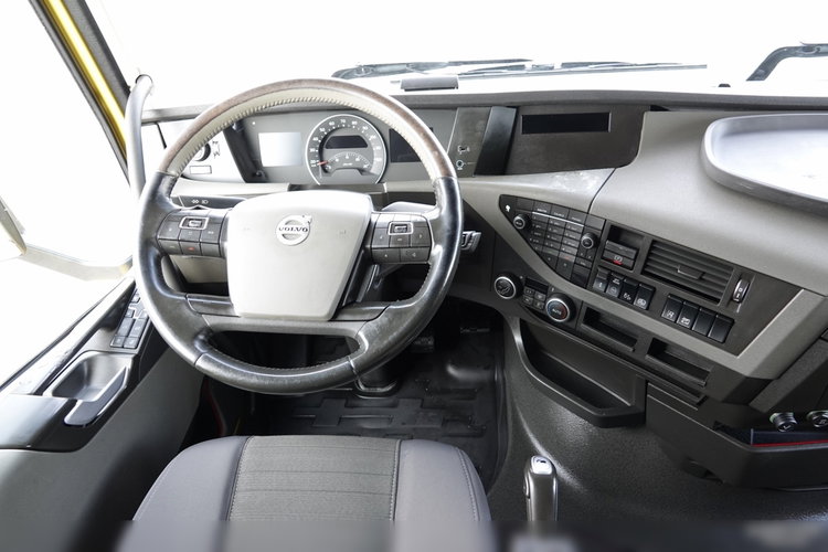 Volvo FH 500 / KLIMATYZACJA POSTOJOWA / I-SAVE / OPONY 100% / SPROWADZONY / PO KONTRAKCIE SERWISOWYM zdjęcie 29