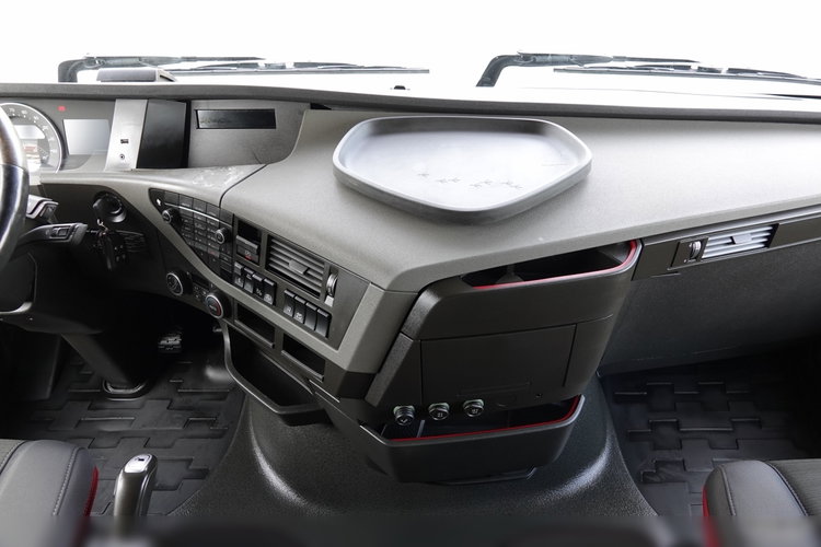 Volvo FH 500 / KLIMATYZACJA POSTOJOWA / I-SAVE / OPONY 100% / SPROWADZONY / PO KONTRAKCIE SERWISOWYM zdjęcie 31