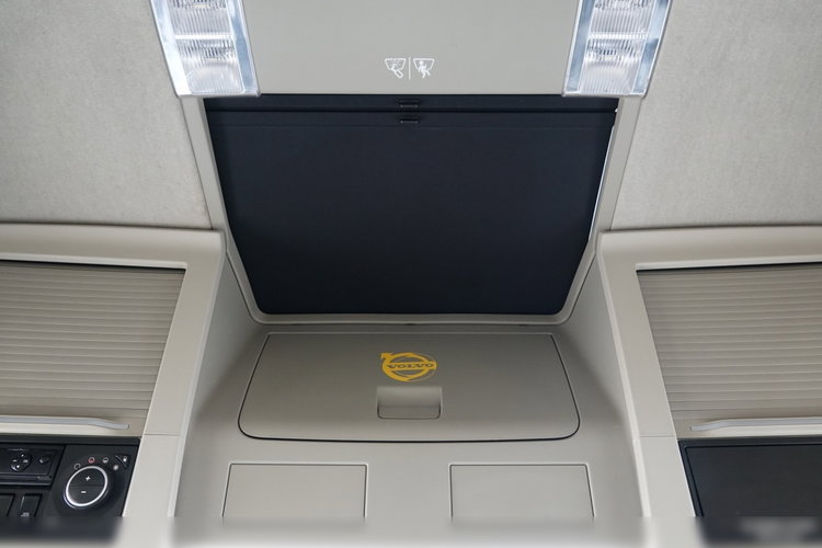 Volvo FH 500 / KLIMATYZACJA POSTOJOWA / I-SAVE / OPONY 100% / SPROWADZONY / PO KONTRAKCIE SERWISOWYM zdjęcie 34