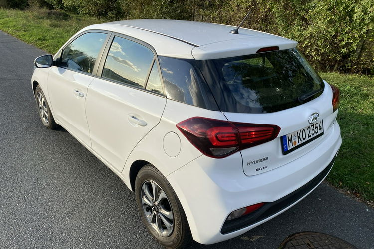 Hyundai i20 bardzo bogata wersja wyposażenia zdjęcie 13