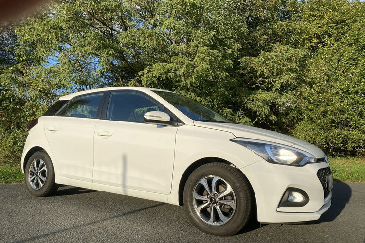 Hyundai i20 bardzo bogata wersja wyposażenia zdjęcie 33