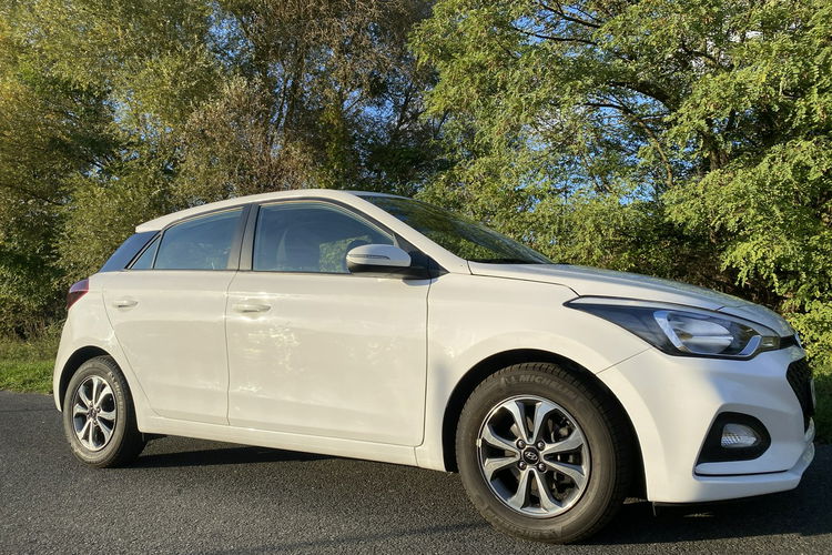 Hyundai i20 bardzo bogata wersja wyposażenia zdjęcie 37