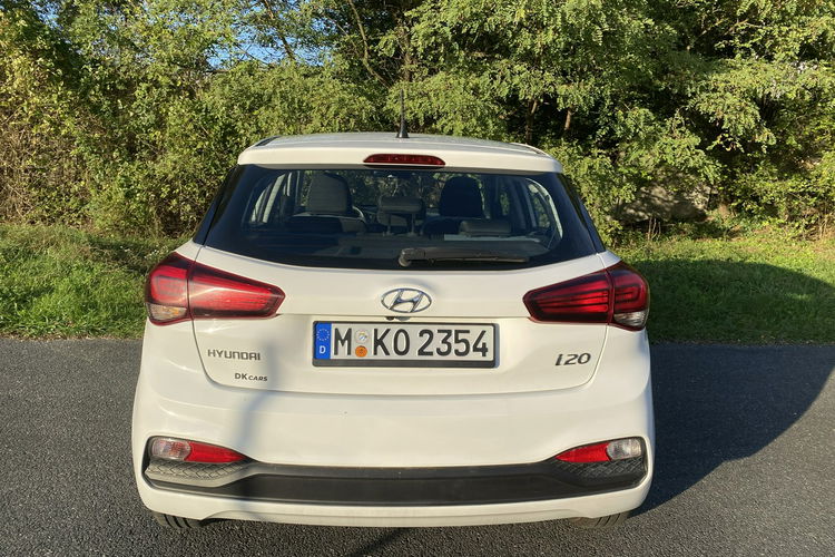 Hyundai i20 bardzo bogata wersja wyposażenia zdjęcie 6