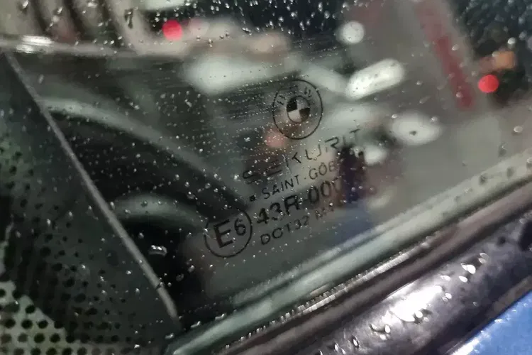 BMW Seria 3 zdjęcie 13