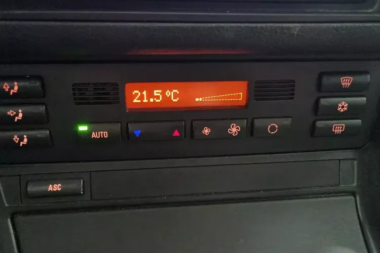 BMW Seria 3 zdjęcie 18