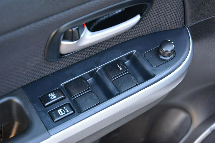 Suzuki Grand Vitara 2.4b169 KM 4x4 Xenon Duża Navi Webasto ASO Hak lakier oryginał zdjęcie 29