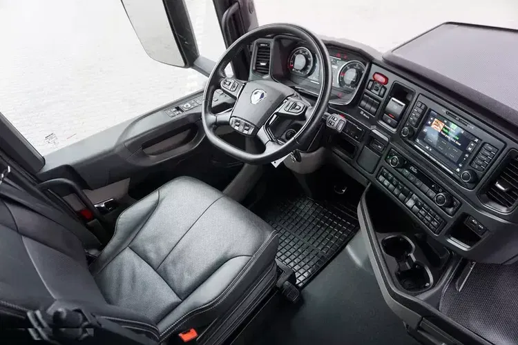 Scania / S 590 / V 8 / EURO 6 / ACC / RETARDER / PEŁNA OPCJA zdjęcie 13