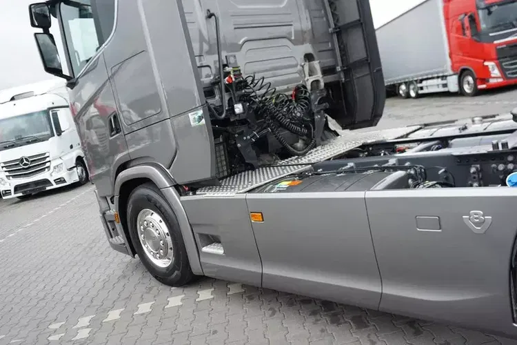 Scania / S 590 / V 8 / EURO 6 / ACC / RETARDER / PEŁNA OPCJA zdjęcie 40