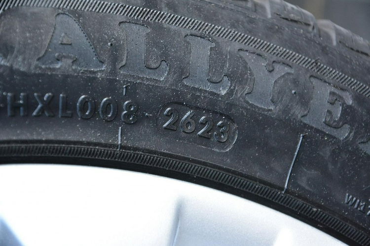 Nissan Juke 1.6i(117KM) Duża Navi Kamera Klimatronic Alcantara Alu 17"ASO zdjęcie 32