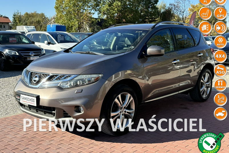 samochód osobowy Nissan zdjęcie 1