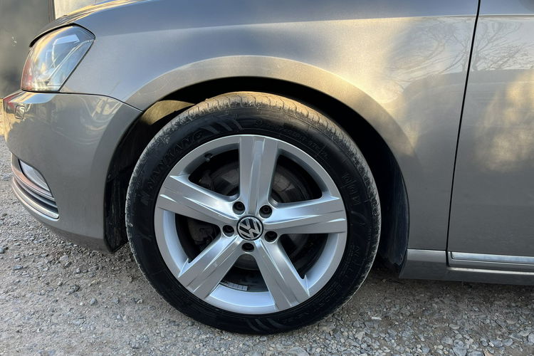 Volkswagen Passat 2.0 1WŁ LED BiXenon Climatronic Bezwypadkowy Alu Stan B.db zdjęcie 12