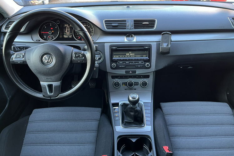 Volkswagen Passat 2.0 1WŁ LED BiXenon Climatronic Bezwypadkowy Alu Stan B.db zdjęcie 13