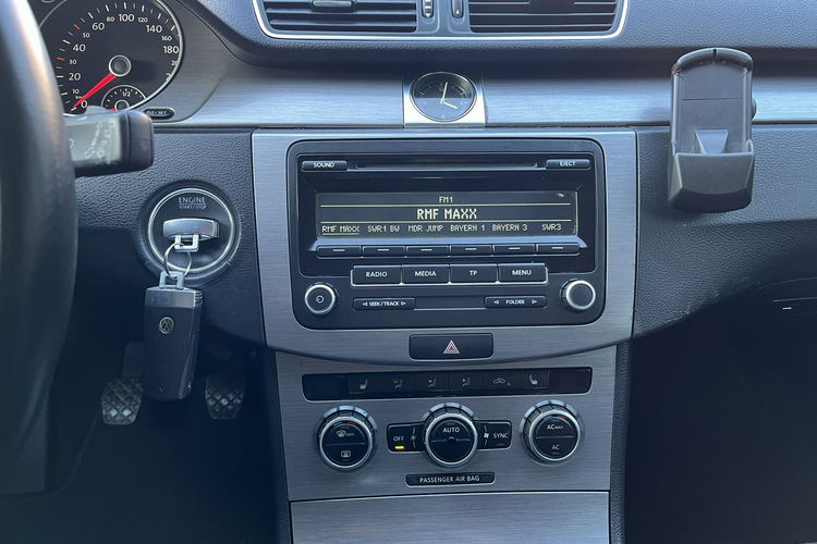 Volkswagen Passat 2.0 1WŁ LED BiXenon Climatronic Bezwypadkowy Alu Stan B.db zdjęcie 14