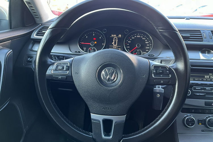 Volkswagen Passat 2.0 1WŁ LED BiXenon Climatronic Bezwypadkowy Alu Stan B.db zdjęcie 15