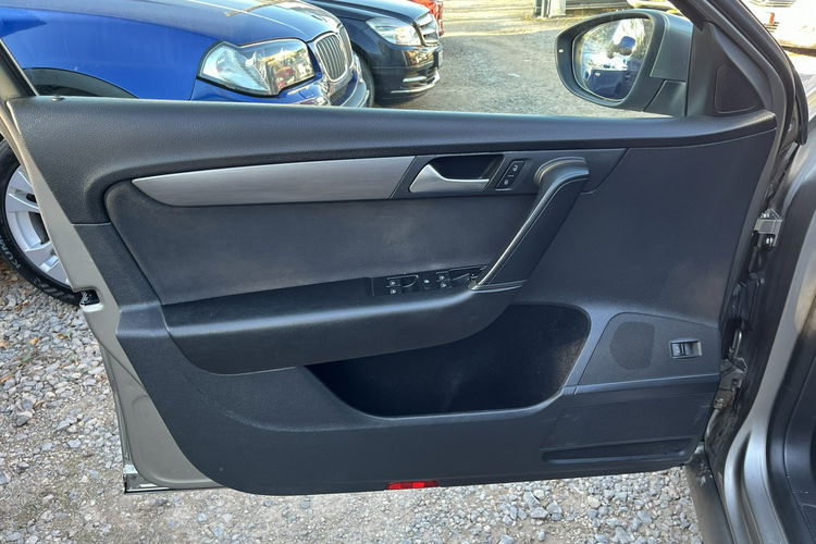 Volkswagen Passat 2.0 1WŁ LED BiXenon Climatronic Bezwypadkowy Alu Stan B.db zdjęcie 17