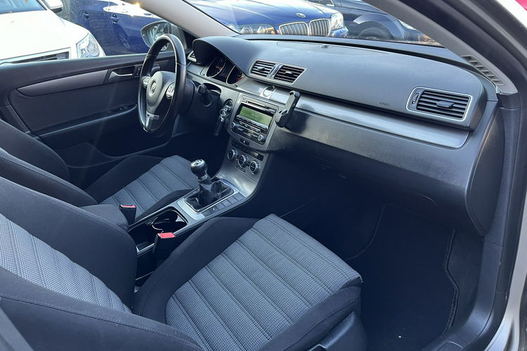 Volkswagen Passat 2.0 1WŁ LED BiXenon Climatronic Bezwypadkowy Alu Stan B.db zdjęcie 20