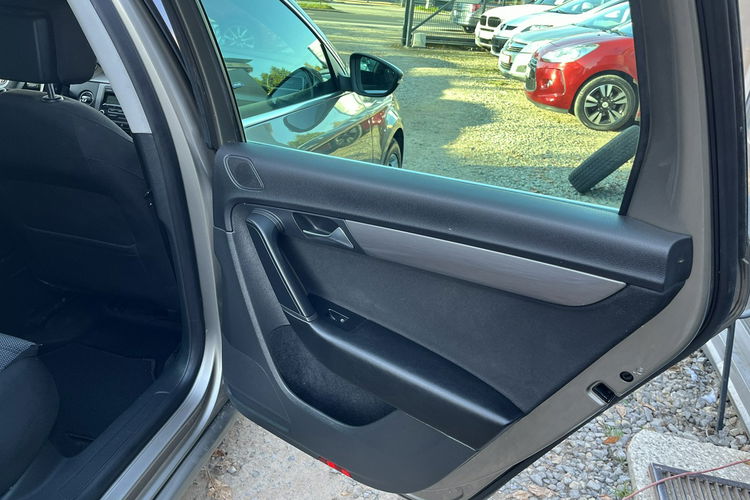 Volkswagen Passat 2.0 1WŁ LED BiXenon Climatronic Bezwypadkowy Alu Stan B.db zdjęcie 22
