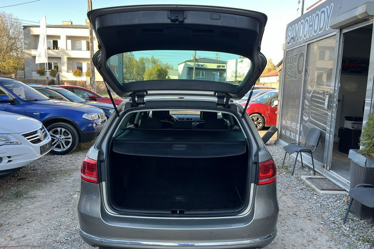 Volkswagen Passat 2.0 1WŁ LED BiXenon Climatronic Bezwypadkowy Alu Stan B.db zdjęcie 24